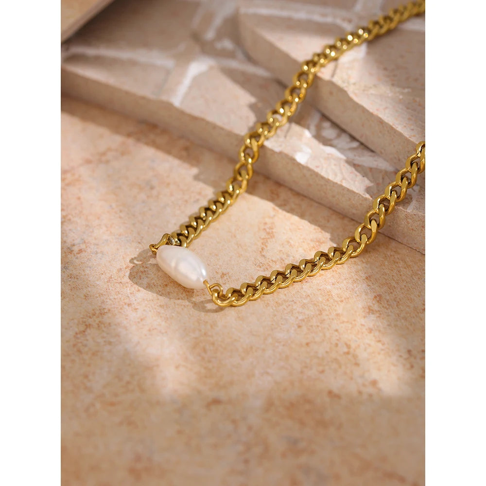 Luxurious Pearl Charm Necklace
