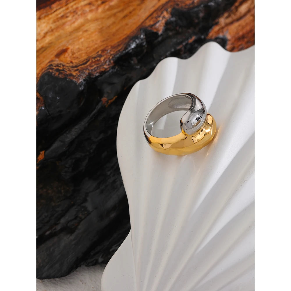 Geometric Twist Ring