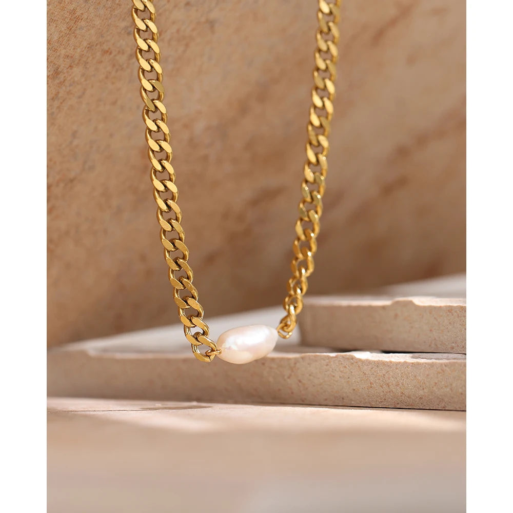 Luxurious Pearl Charm Necklace
