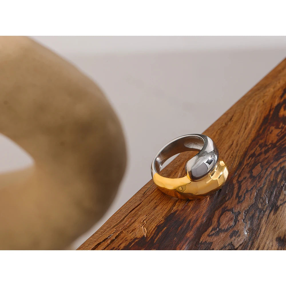 Geometric Twist Ring
