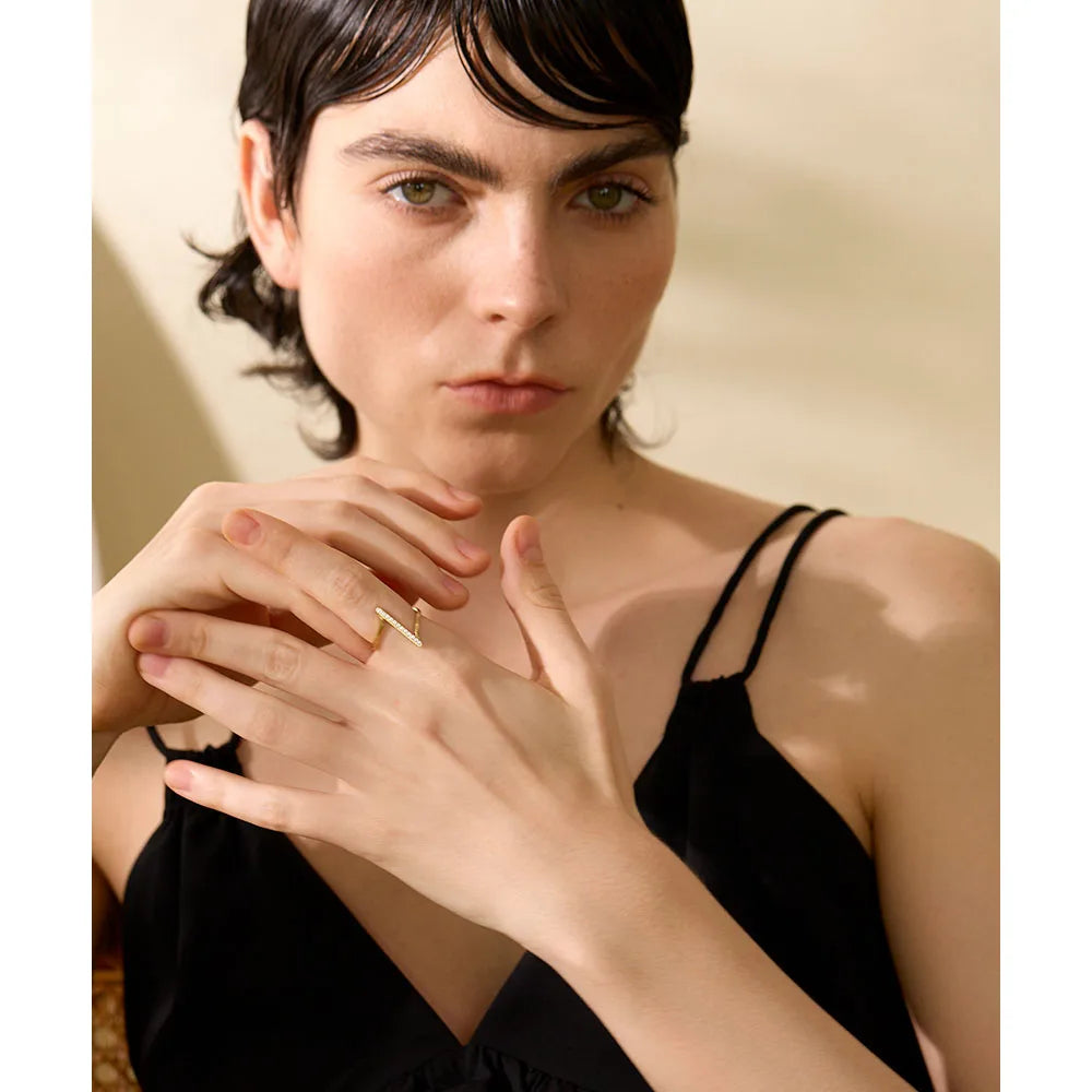 Twisted Cubic Zirconia Geometric Ring