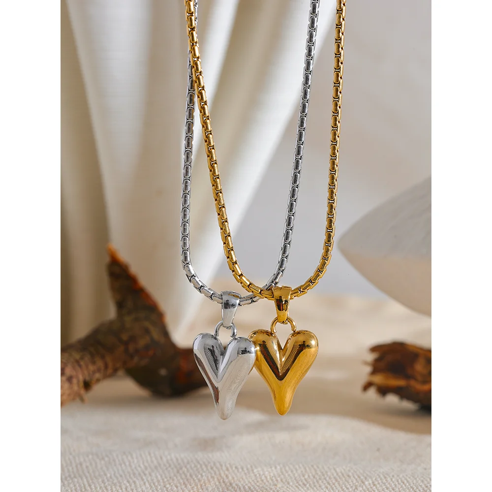 Elegant Heart Pendant Choker
