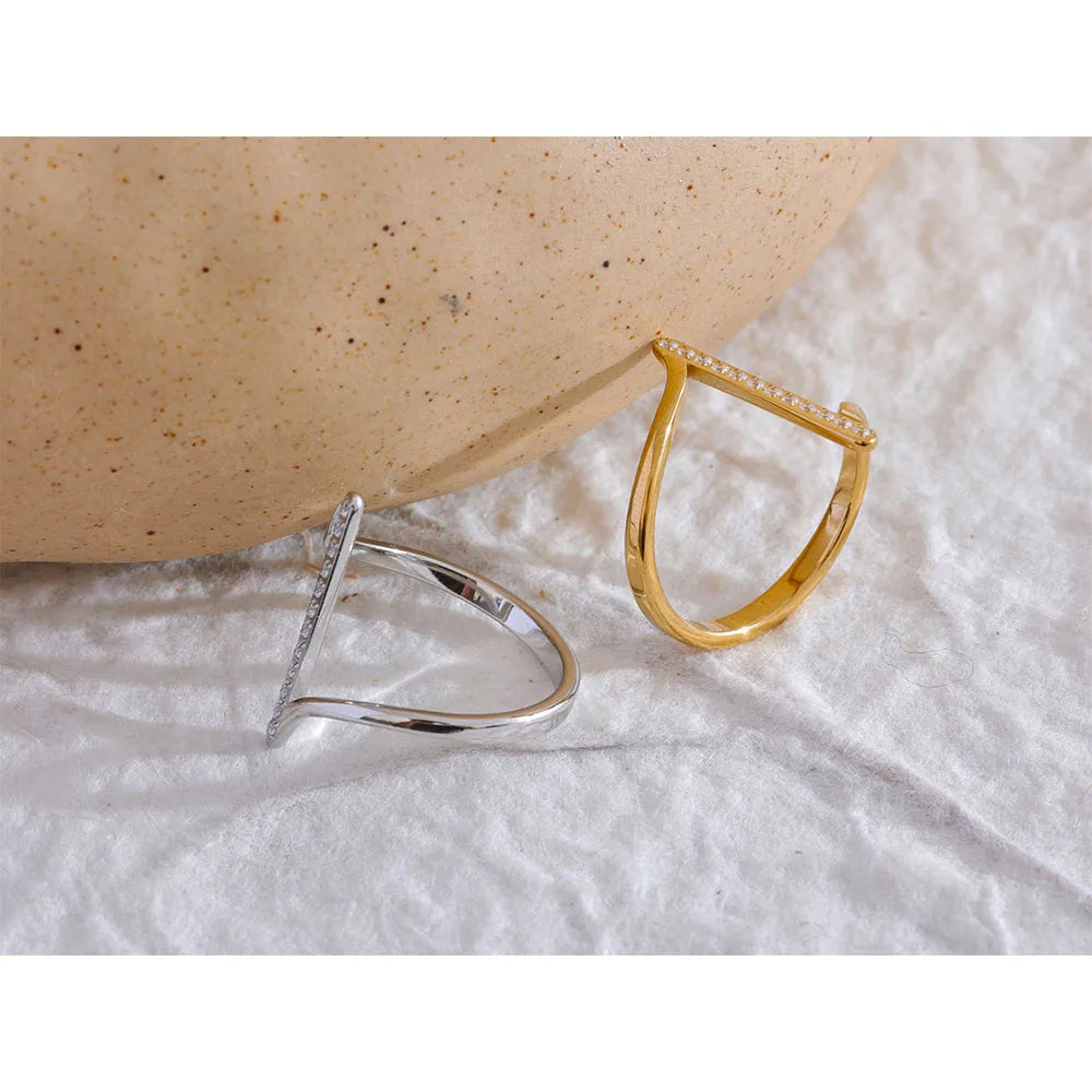 Twisted Cubic Zirconia Geometric Ring