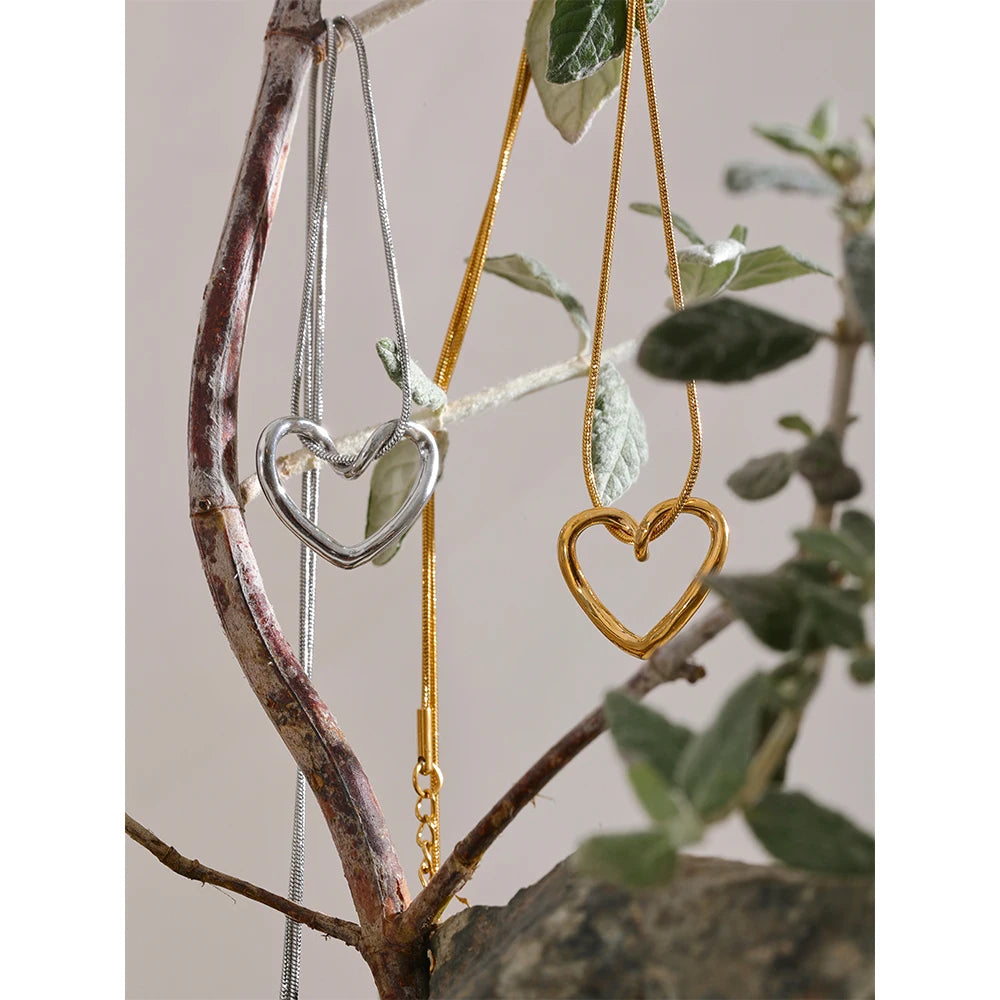 Minimalist Heart Pendant Necklace