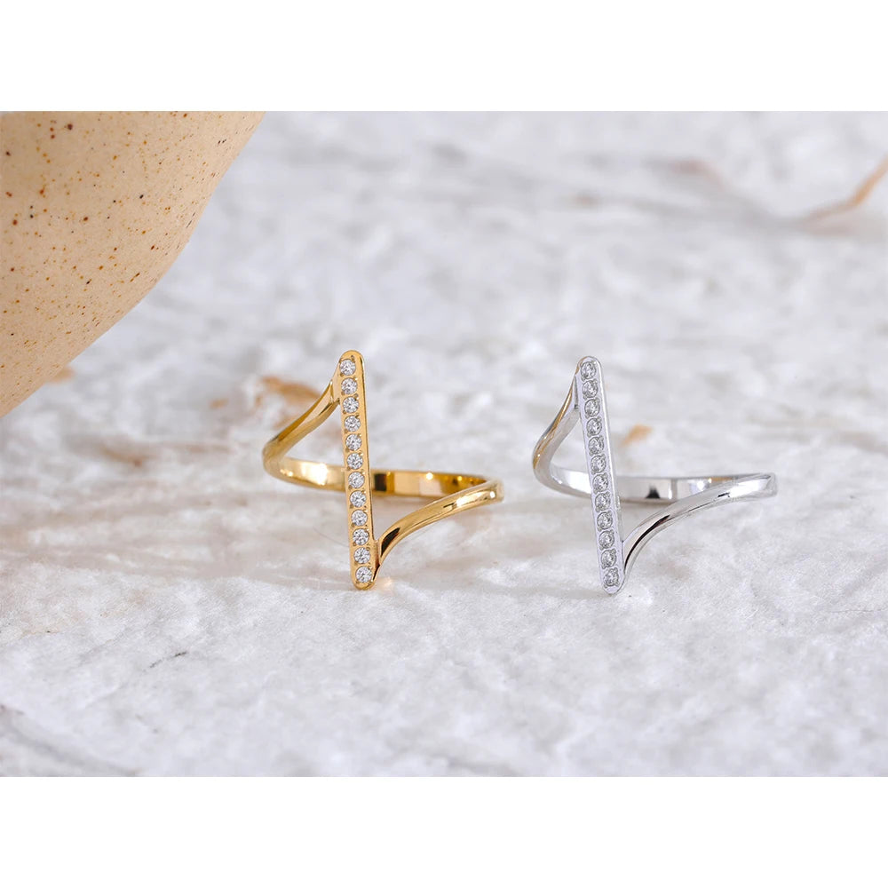 Twisted Cubic Zirconia Geometric Ring