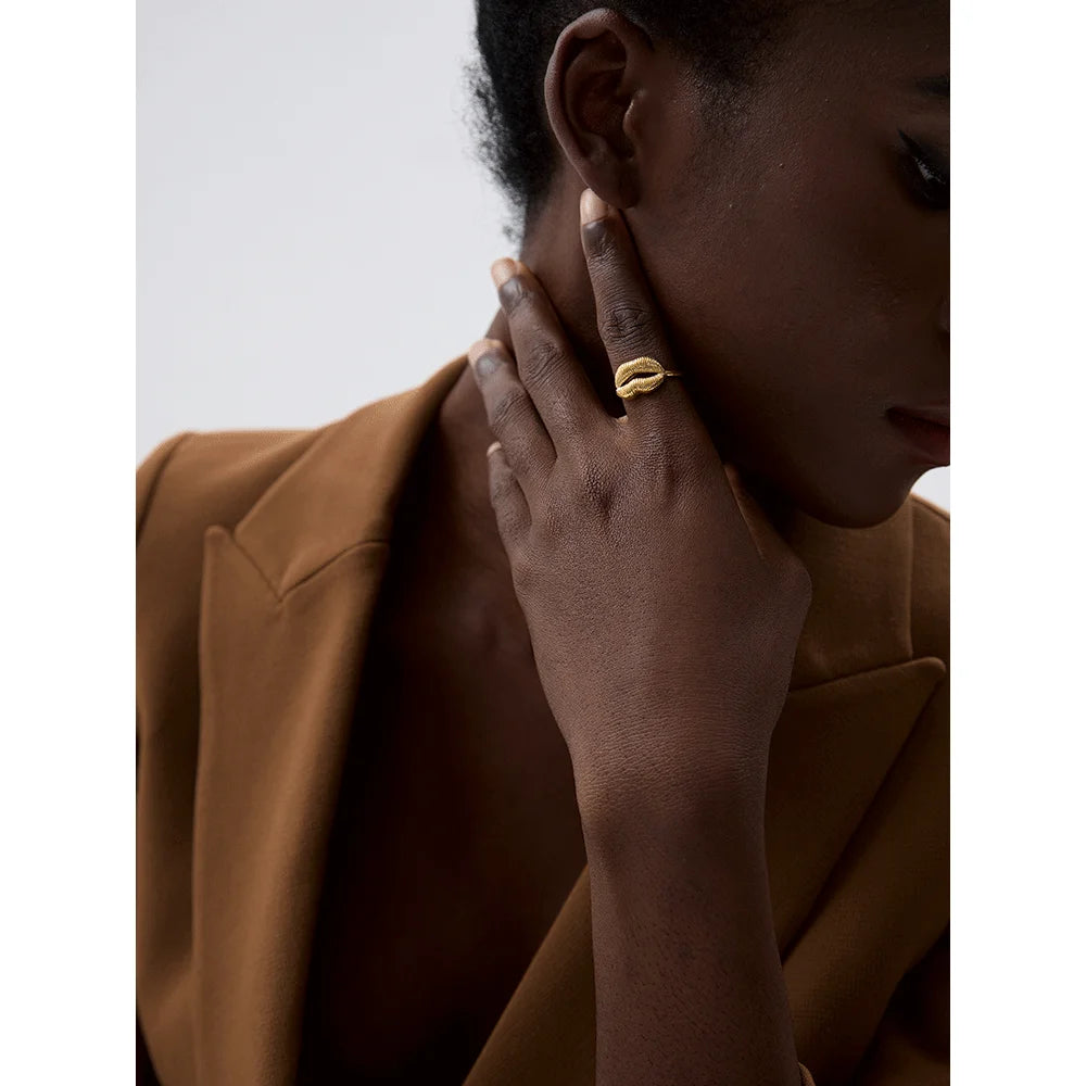 Chic Lip Design Ring